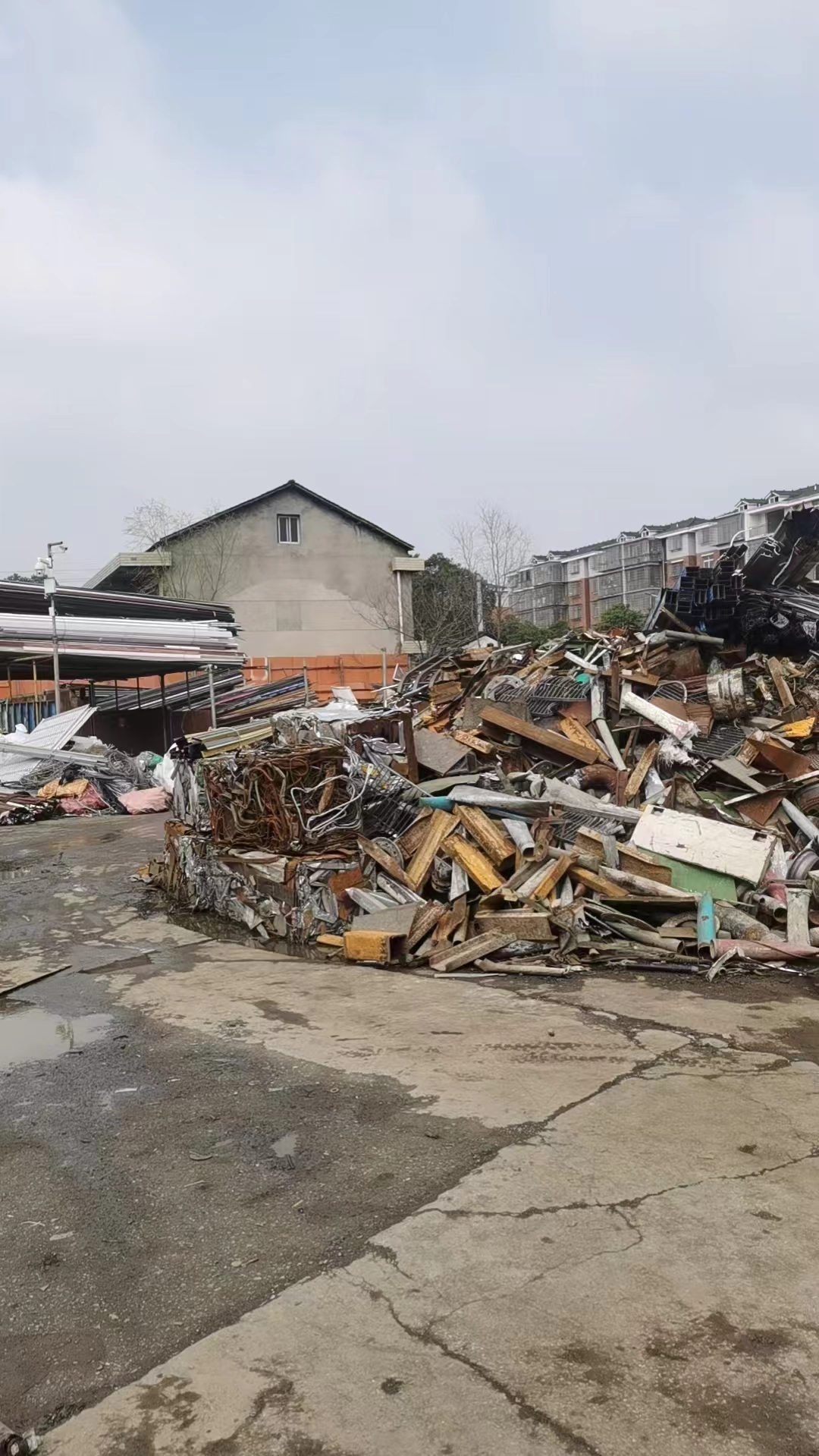 收购闲置厂矿，废铜，废铝，废铁，各种机电设备等。